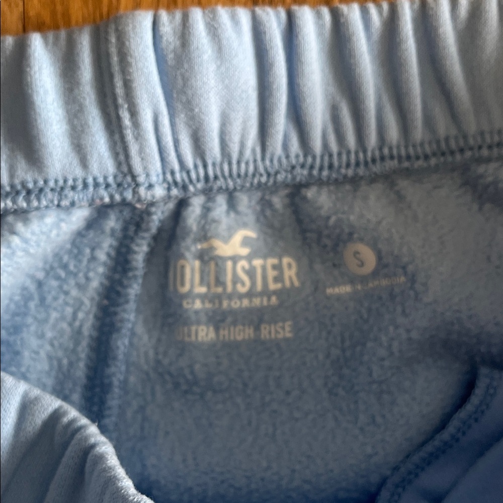 Hollister Women High-Rise, Sky Blue Joggers - Picture 2 of 3